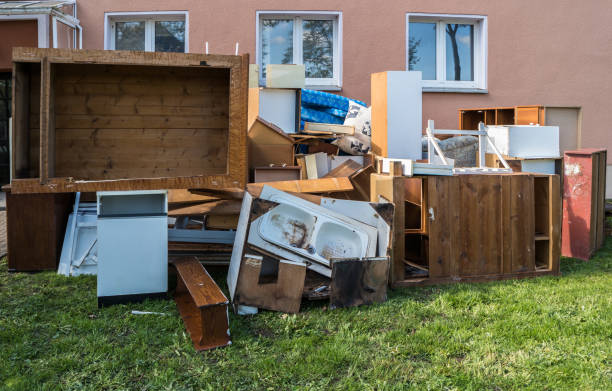 Best Yard Cleanup Services  in Lomira, WI